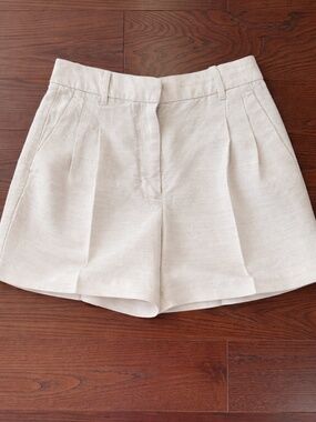 Wilfred High-Waist Pleated Linen-Blend Shorts in Light Beige